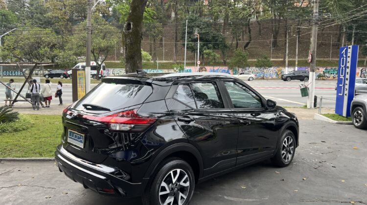 Kicks Sense 1.6 Automático CVT 2024 Preto Flex Completo