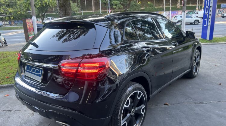 Mercedes-Benz GLA 200 Night 1.6 CGI Aut. 2018/2019 Preta Flex Completa
