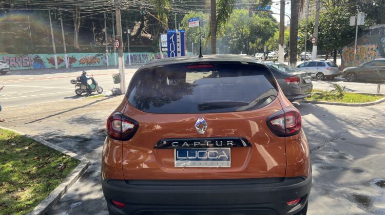 Captur Life 1.6 Automática CVT 2018/2019 Laranja Flex Completo