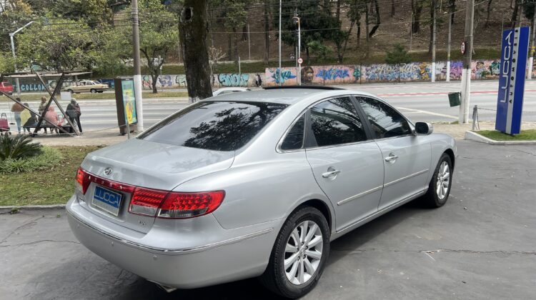 Azera 3.3 V6 Automático 2010 Prata com teto solar – Top de Linha