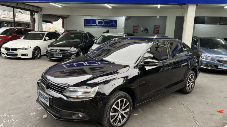 Jetta 2.0 2011 Preto Flex Completo
