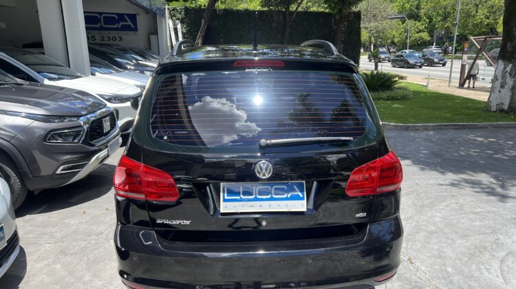 Spacefox 1.6 Comfortline 2018 Preta Flex Completa