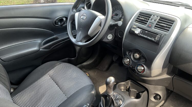 Versa 1.0 2015/2016 Branca Flex Completo