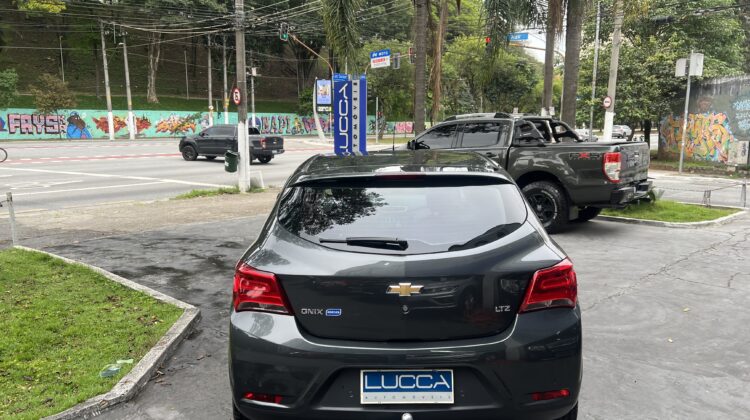 Onix LTZ 1.4 Automático 2017/2018 Preto Flex Completo