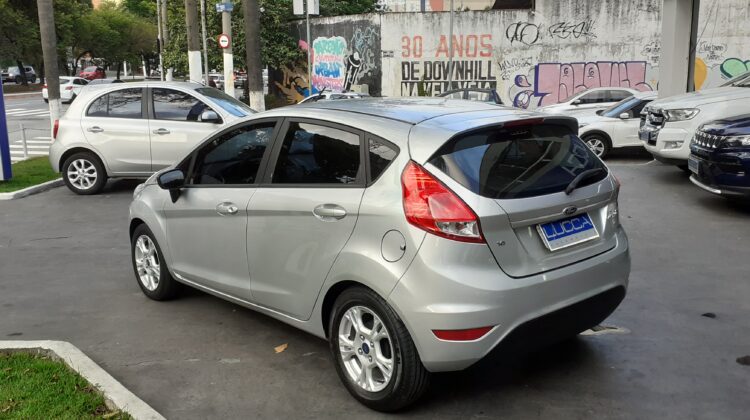 New Fiesta 1.6 SE 2015 Prata Flex Completo