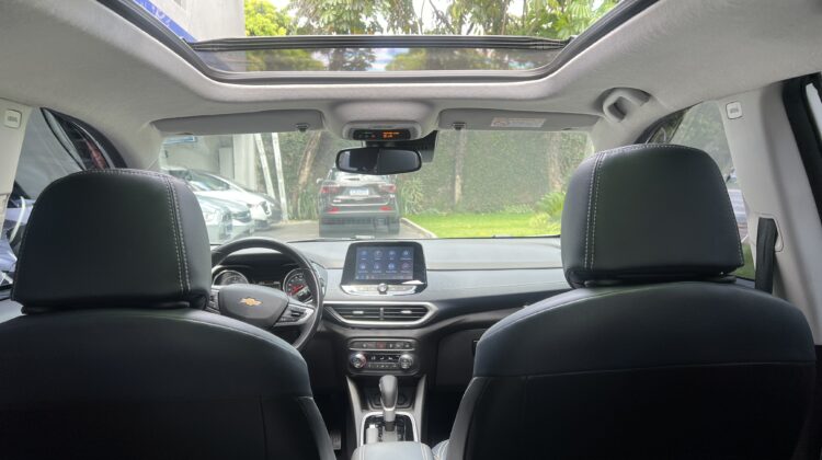 Tracker Premier 1.2 Turbo Automático 2022 Branco Flex com teto solar