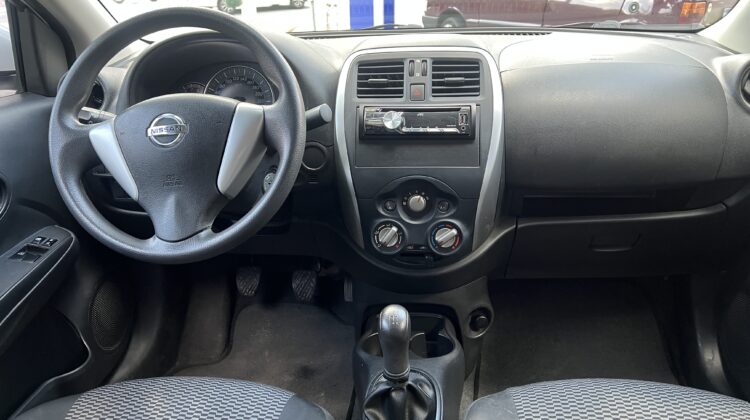 Versa 1.0 2015/2016 Branca Flex Completo