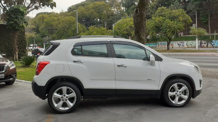 Tracker LTZ 1.8 Automática 2015 Branca Flex Completa