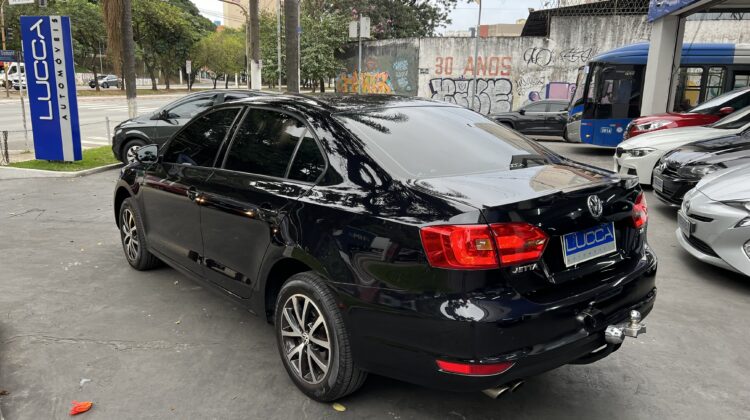 Jetta 2.0 2011 Preto Flex Completo
