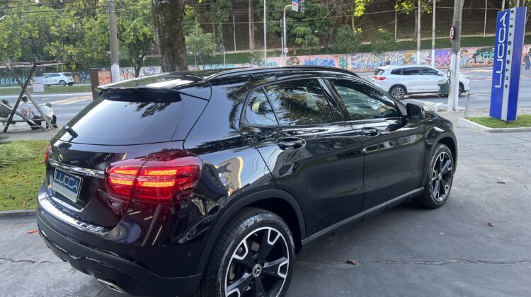 Mercedes-Benz GLA 200 Night 1.6 CGI Aut. 2018/2019 Preta Flex Completa