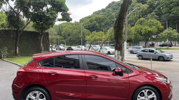 Cruze LT Hatch 1.4 Turbo Automático 2017/2017 Vermelho Flex Completo