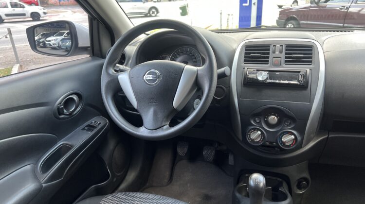 Versa 1.0 2015/2016 Branca Flex Completo