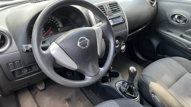 Versa 1.0 2015/2016 Branca Flex Completo