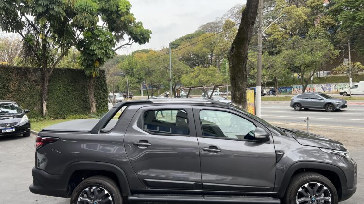 Strada Ultra Cabine Dupla 1.0 T200 Automática Cinza Flex – Top de linha