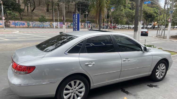 Azera 3.3 V6 Automático 2010 Prata com teto solar – Top de Linha