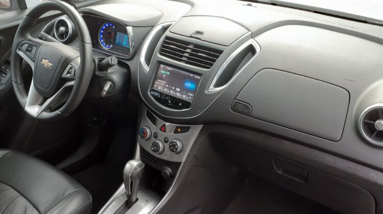 Tracker LTZ 1.8 Automática 2015 Branca Flex Completa