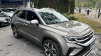 Taos Highline 1.4 250 TSI Automático 2024 Bege Flex com teto solar