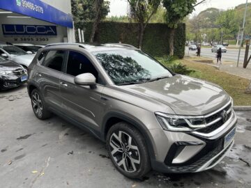 Taos Highline 1.4 250 TSI Automático 2024 Bege Flex com teto solar