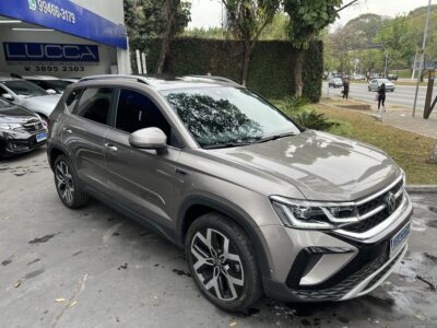 Taos Highline 1.4 250 TSI Automático 2024 Bege Flex com teto solar