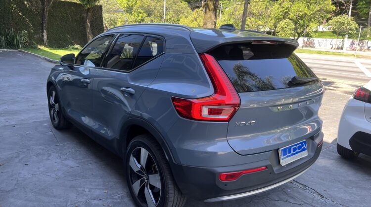 Volvo XC40 T5 2.0 Momentum Aut. 2020 cinza gasolina blindado