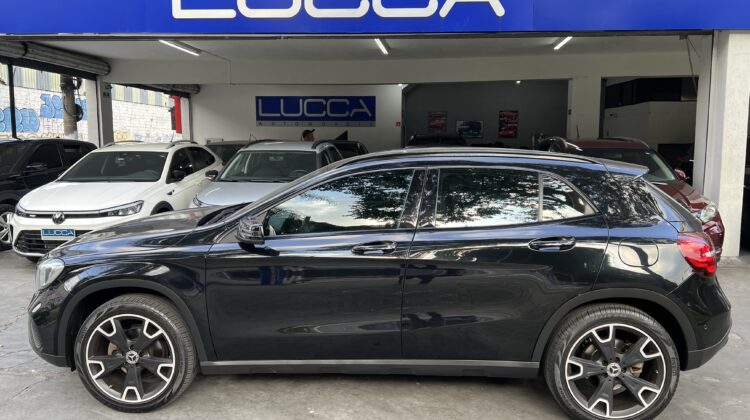 Mercedes-Benz GLA 200 Night 1.6 CGI Aut. 2018/2019 Preta Flex Completa
