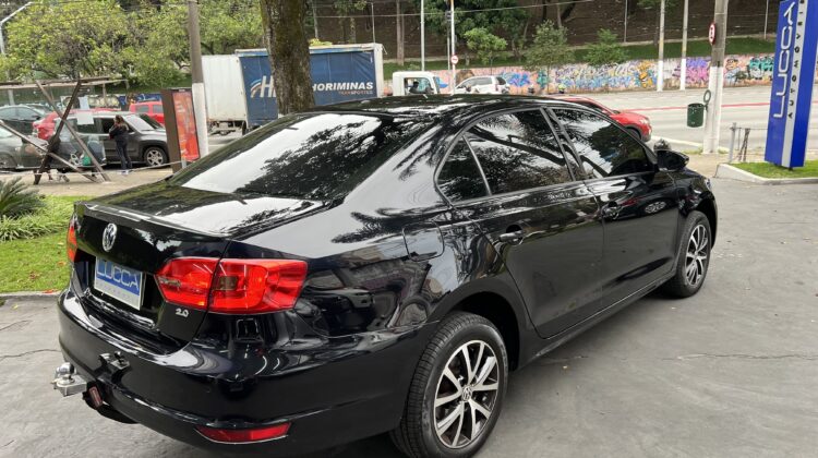 Jetta 2.0 2011 Preto Flex Completo
