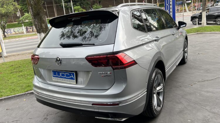 Tiguan R-Line 2.0 350 TSI 4motion Aut. 2021 Prata com teto solar