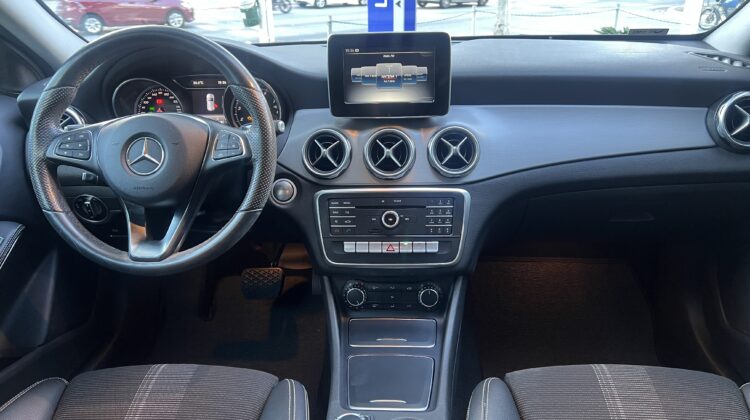 Mercedes-Benz GLA 200 Night 1.6 CGI Aut. 2018/2019 Preta Flex Completa