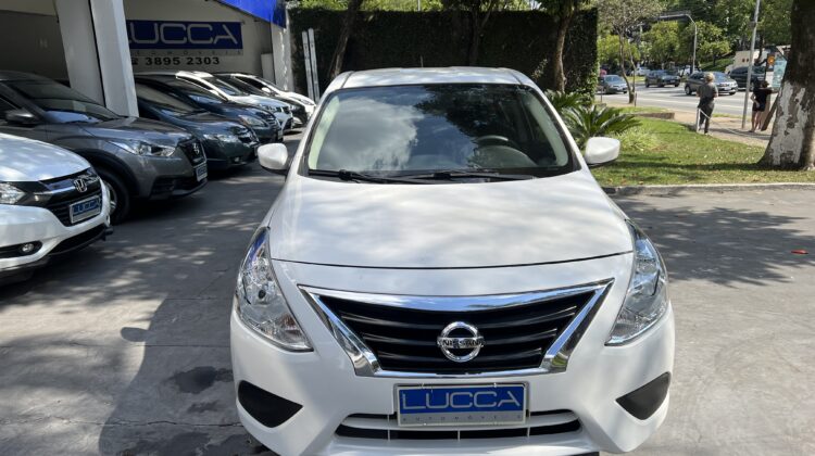 Versa 1.0 2015/2016 Branca Flex Completo