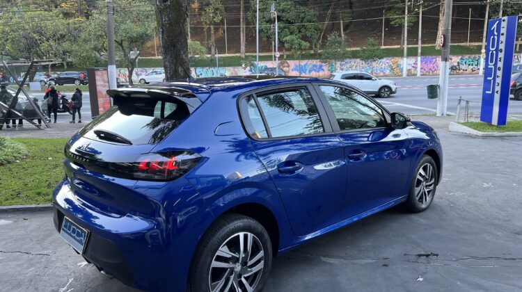 208 Griffe 1.6 Automático 2022 Azul flex com teto panorâmico