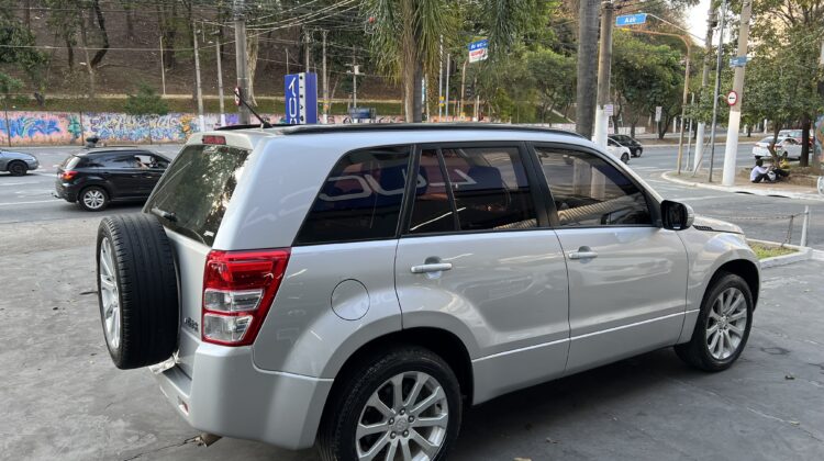 Grand Vitara 2.0 Automática 2WD 2014 Prata com teto solar