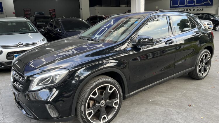 Mercedes-Benz GLA 200 Night 1.6 CGI Aut. 2018/2019 Preta Flex Completa