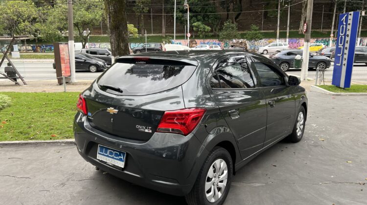 Onix 1.0 LT 2017 Cinza Flex Completo