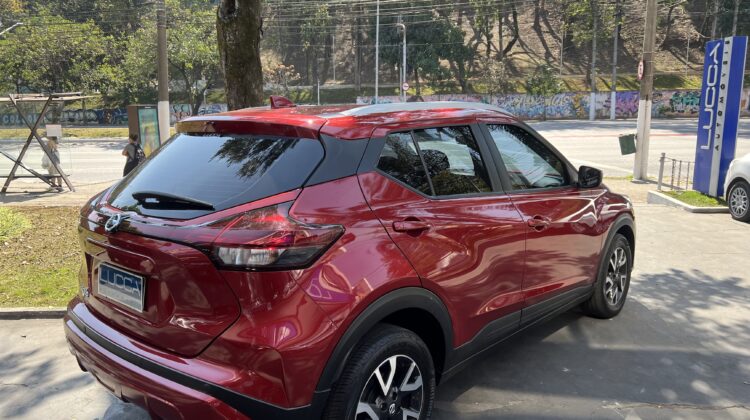 Kicks Sense 1.6 Automático CVT 2022 Vermelho Flex Completo