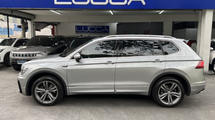 Tiguan R-Line 350 TSI 2.0 4×4 Automática 2021 Prata com teto solar – Top de linha