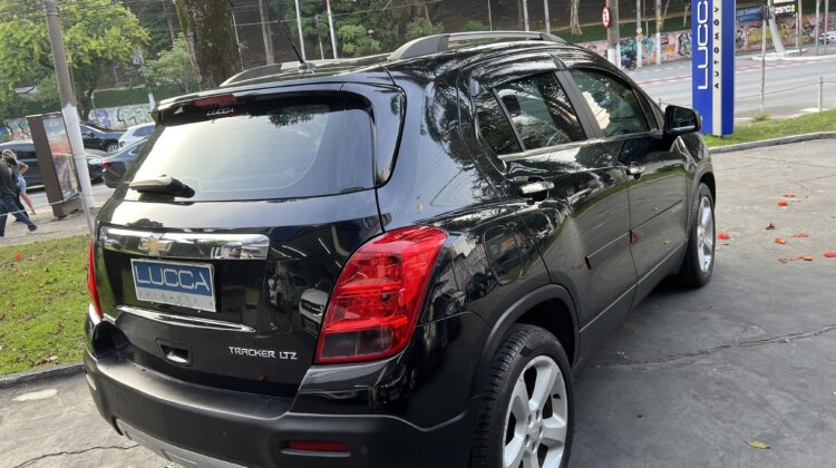 Tracker LTZ 1.8 Automático 2015/2015 Preto Flex com teto solar