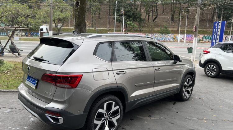 Taos Highline 1.4 250 TSI Automático 2024 Bege Flex com teto solar