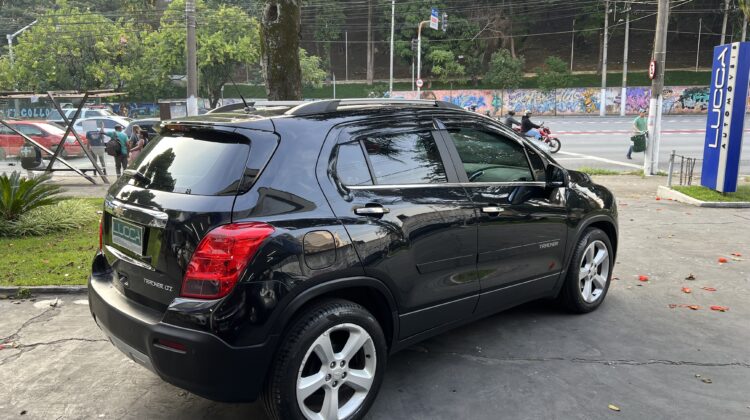 Tracker LTZ 1.8 Automático 2015/2015 Preto Flex com teto solar