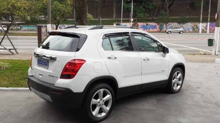 Tracker LTZ 1.8 Automática 2015 Branca Flex Completa