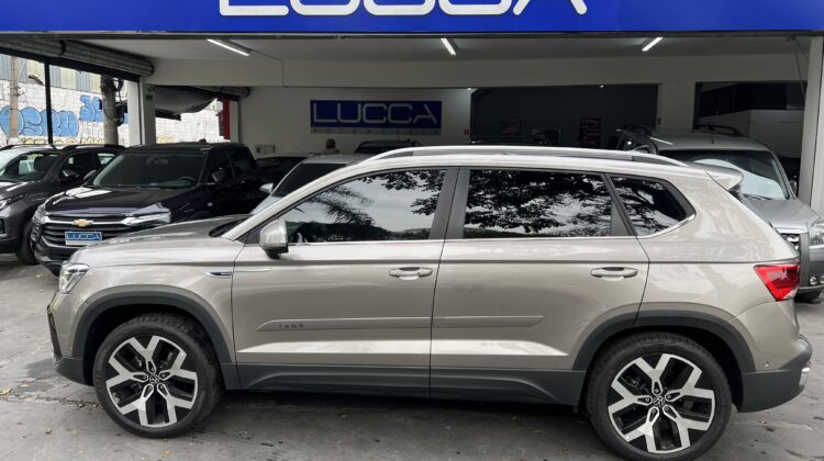 Taos Highline 1.4 250 TSI Automático 2024 Bege Flex com teto solar