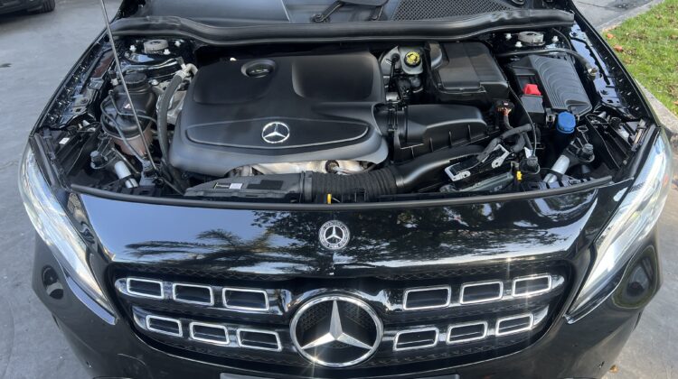 Mercedes-Benz GLA 200 Night 1.6 CGI Aut. 2018/2019 Preta Flex Completa