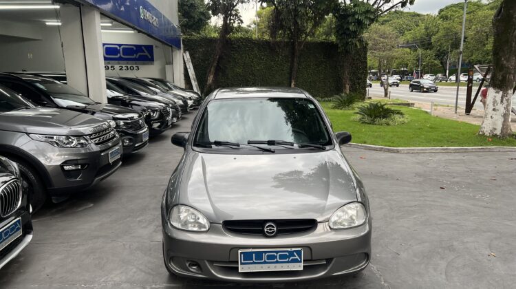 Corsa 1.6 Classic Automático 2004 Cinza