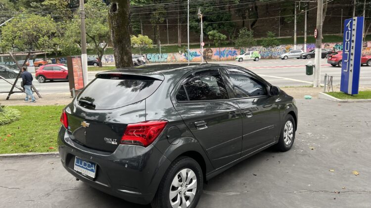 Onix 1.0 LT 2017 Cinza Flex Completo