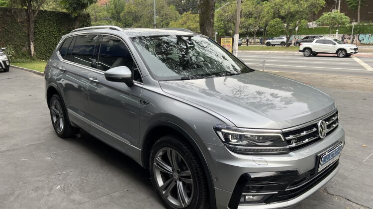 Tiguan R-Line 350 TSI 2.0 4×4 Automática 2021 Prata com teto solar – Top de linha