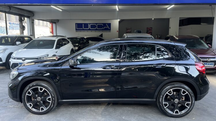 Mercedes-Benz GLA 200 Night 1.6 CGI Aut. 2018/2019 Preta Flex Completa