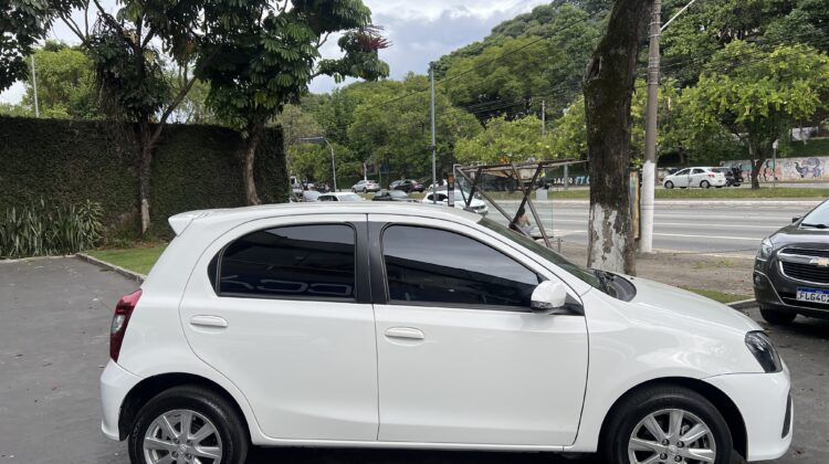 Etios X-Plus 1.5 Automático 2020/2021 Branco Flex Completo
