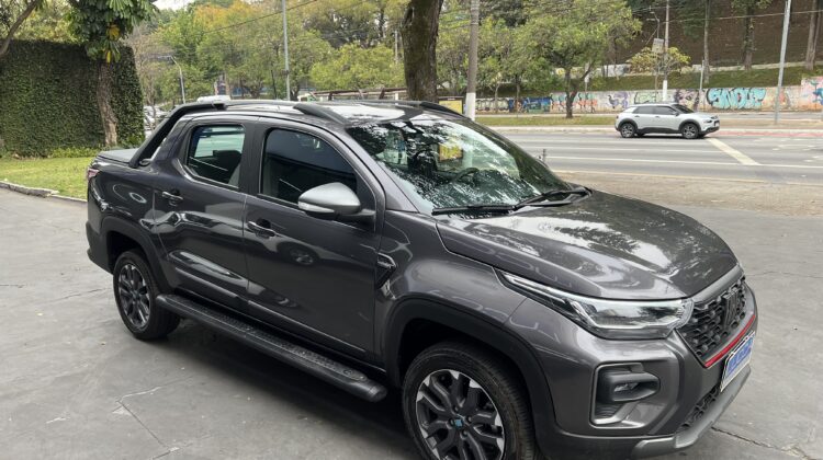 Strada Ultra Cabine Dupla 1.0 T200 Automática Cinza Flex – Top de linha