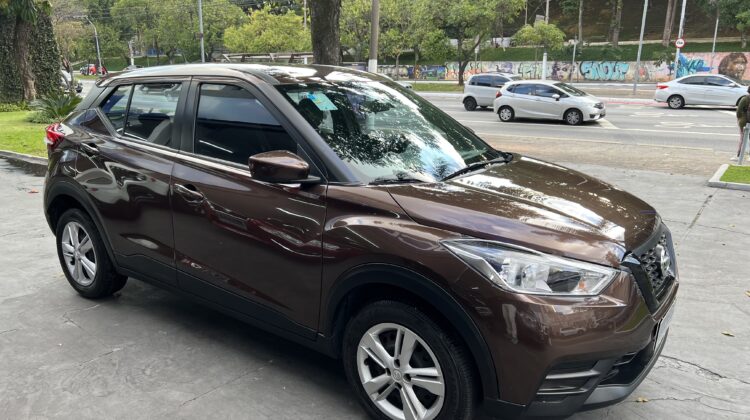 Kicks Active 1.6 Automático CVT 2021 Marrom Flex Completo