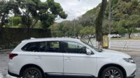 Outlander 2.0 Automática 2017 Branca com teto solar