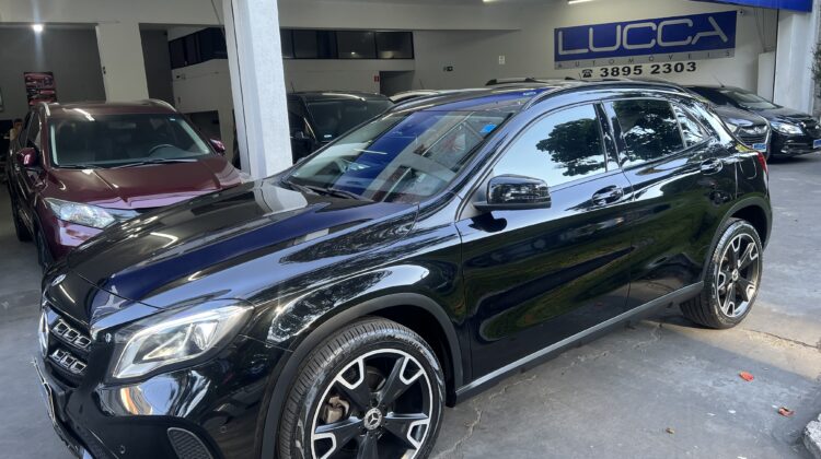 Mercedes-Benz GLA 200 Night 1.6 CGI Aut. 2018/2019 Preta Flex Completa